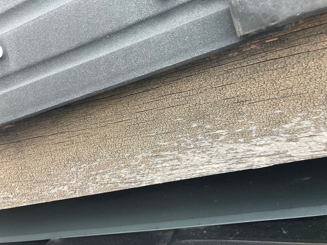 破風板が経年劣化